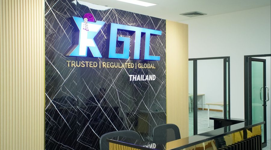 关税难以撼动豪车需求! 欧洲车企们被特朗普重创之际 法拉利(RACE.US)利润逆势增长